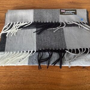 100% cashmere scarf black grey and cream. Brand new.